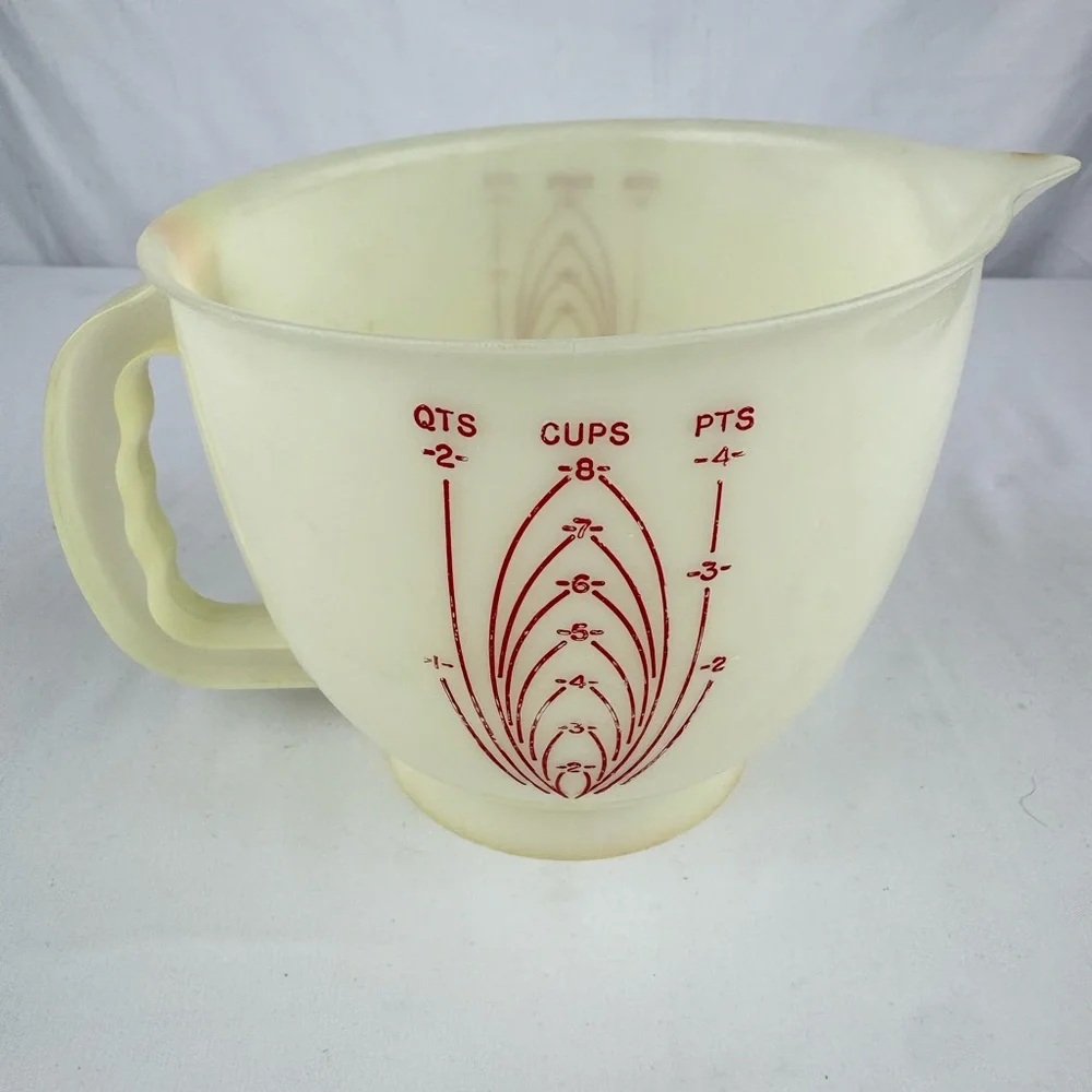 Vintage 1970’s Tupperware Mix-N-Stor 8-cup measuring pitcher